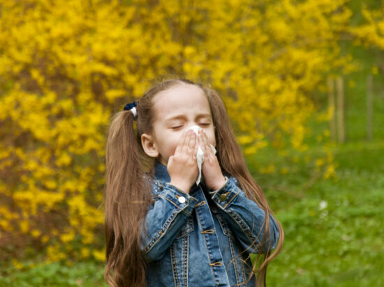 The girl has a runny nose. flowers pollen allergy.