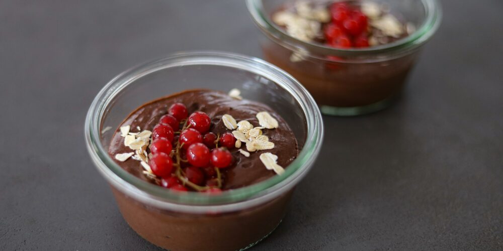 pudding czekoladowy z porzeczkami